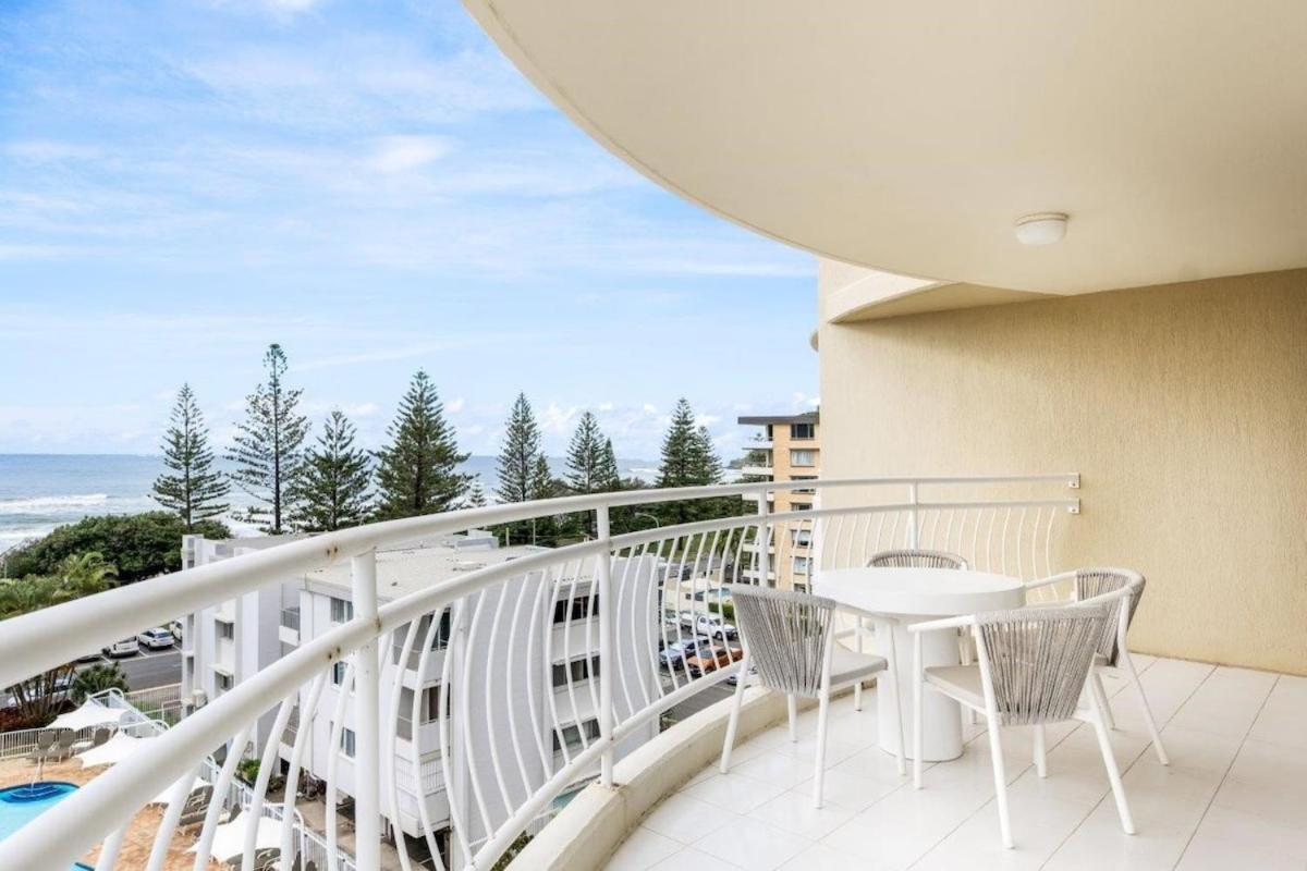Ocean View Coastal Haven In Burleigh Heads Apartment