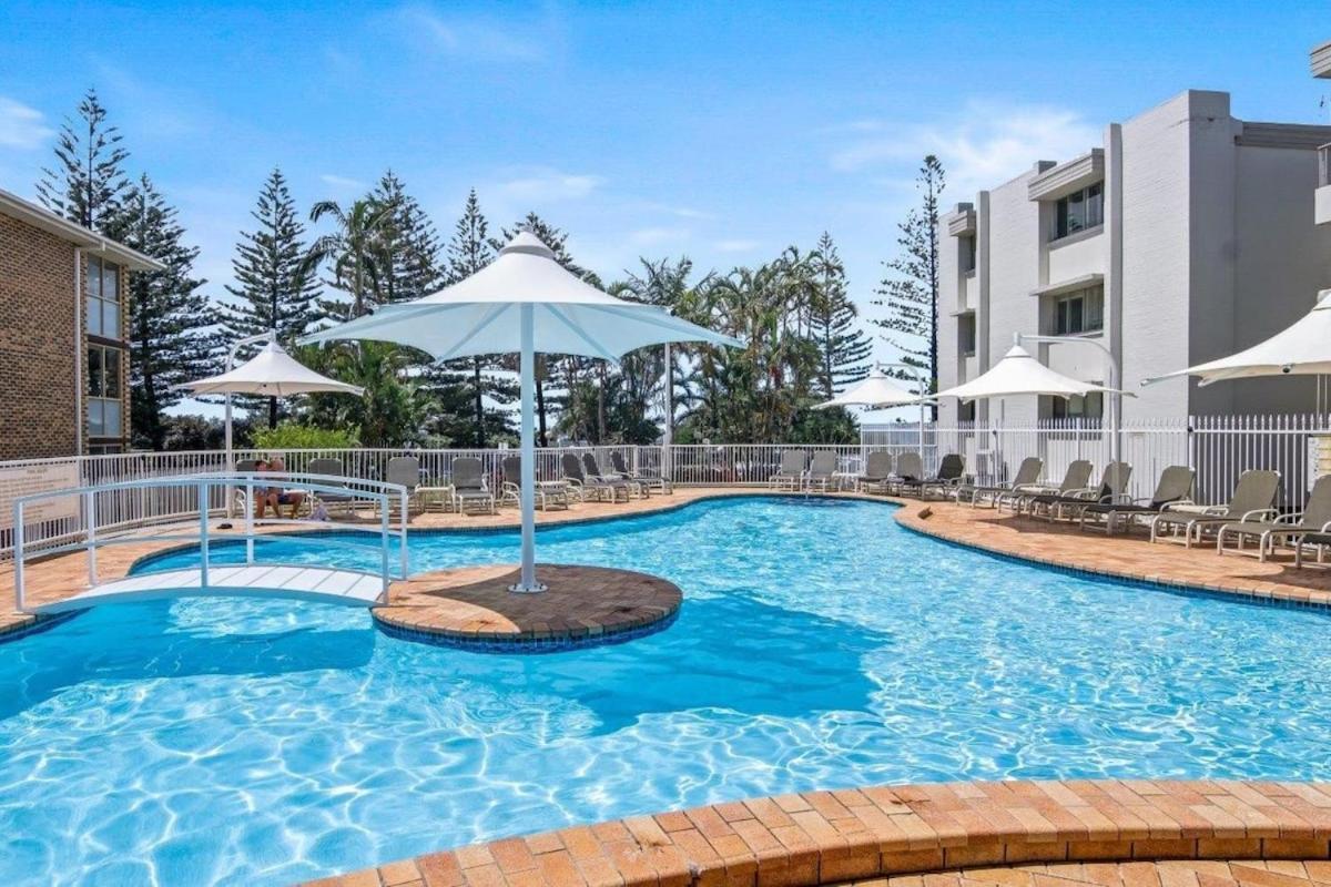 Ocean View Coastal Haven In Burleigh Heads Apartment *
