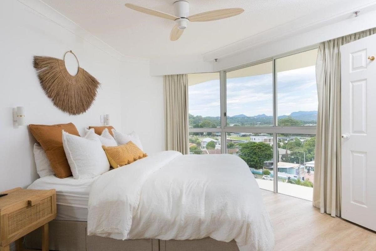 Ocean View Coastal Haven In Burleigh Heads Apartment *