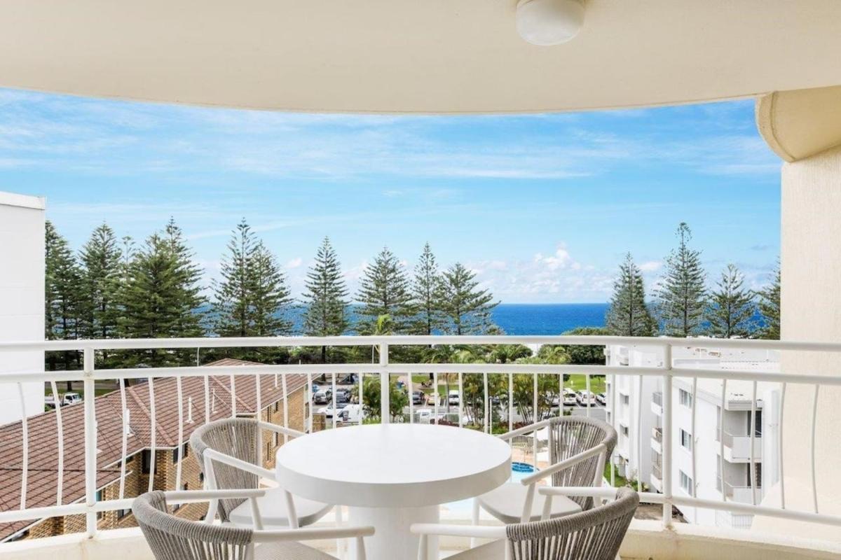 Apartment Ocean View Coastal Haven In Burleigh Heads *