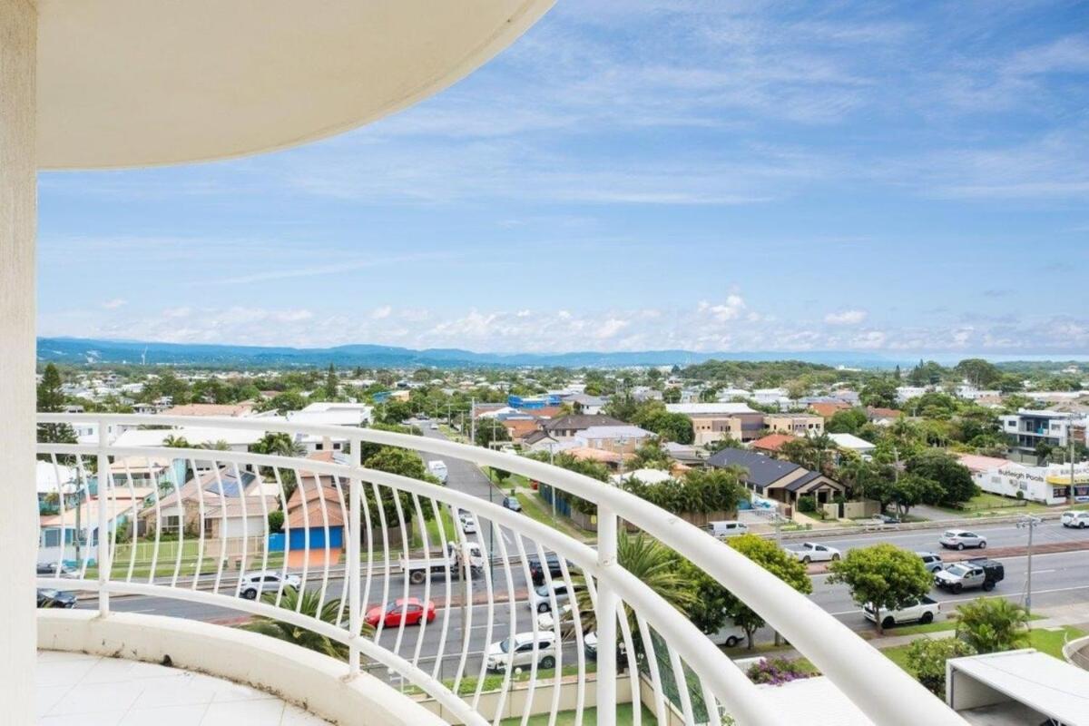 Ocean View Coastal Haven In Burleigh Heads