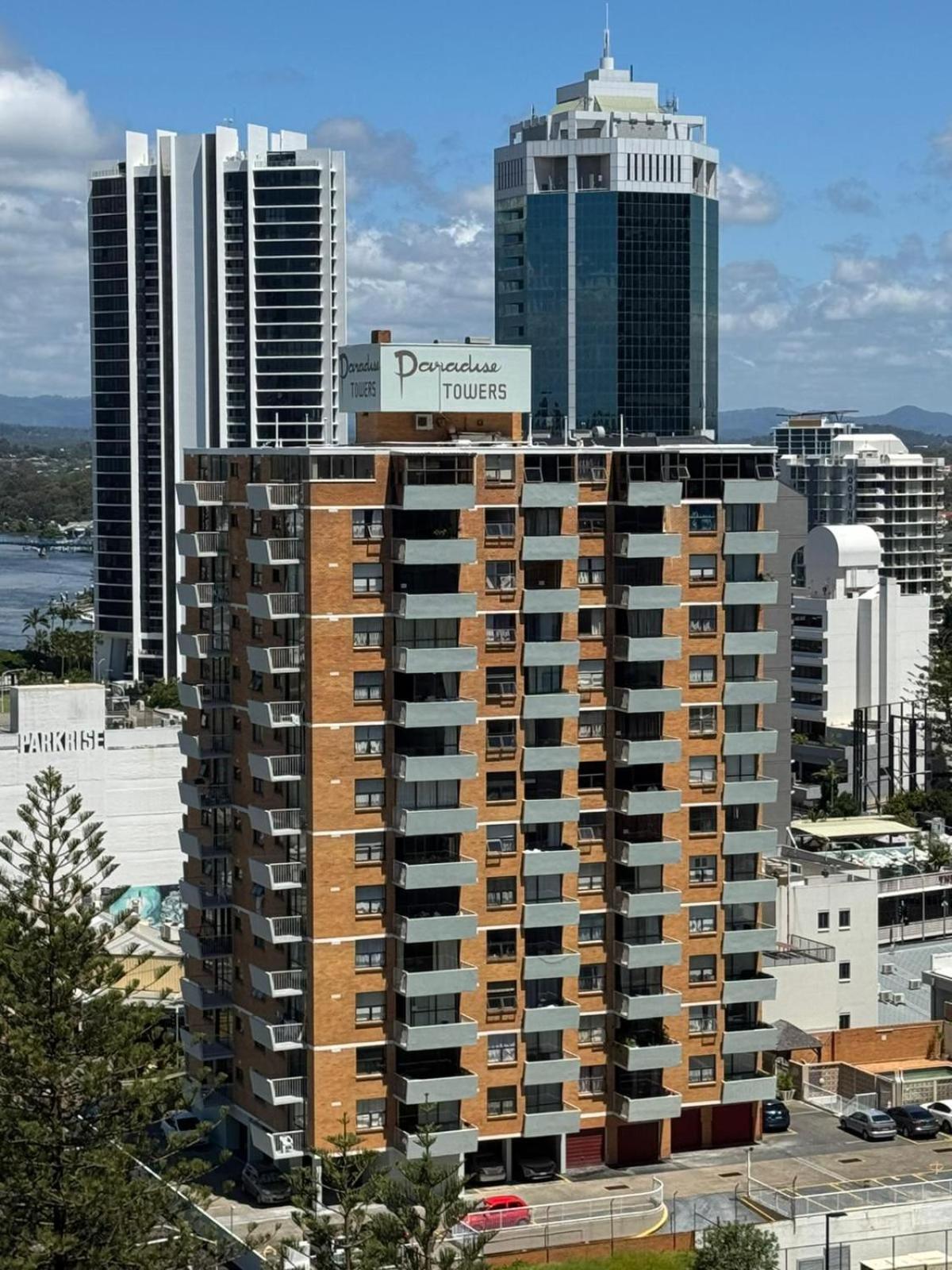 Paradise Towers * Gold Coast