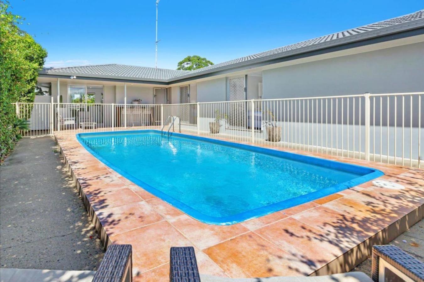 Water View Family Getaway - Wifi, Pool, Bbq Holiday home *