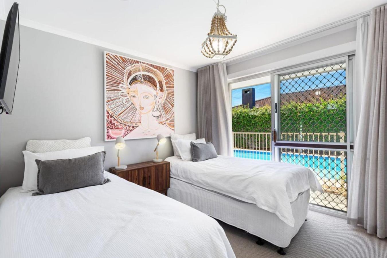 Water View Family Getaway - Wifi, Pool, Bbq Gold Coast