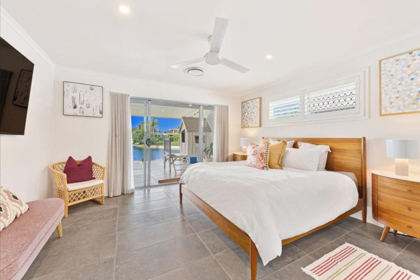 Water View Family Getaway - Wifi, Pool, Bbq Gold Coast