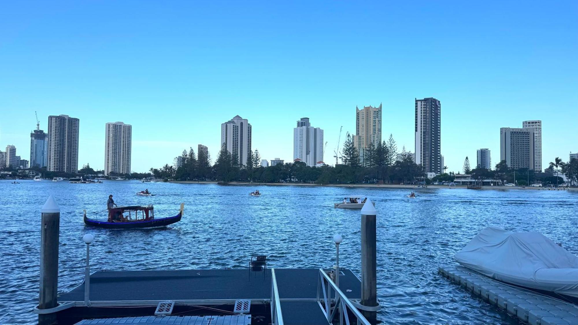 Surfers Paradise Waterfront - Private Pool And Dock Holiday home *