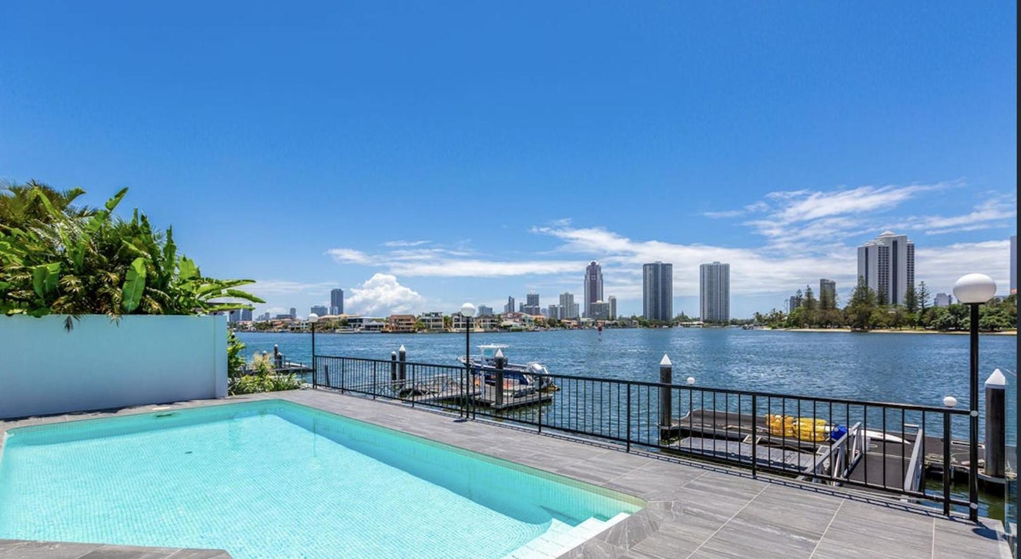 Surfers Paradise Waterfront - Private Pool And Dock Holiday home Gold Coast