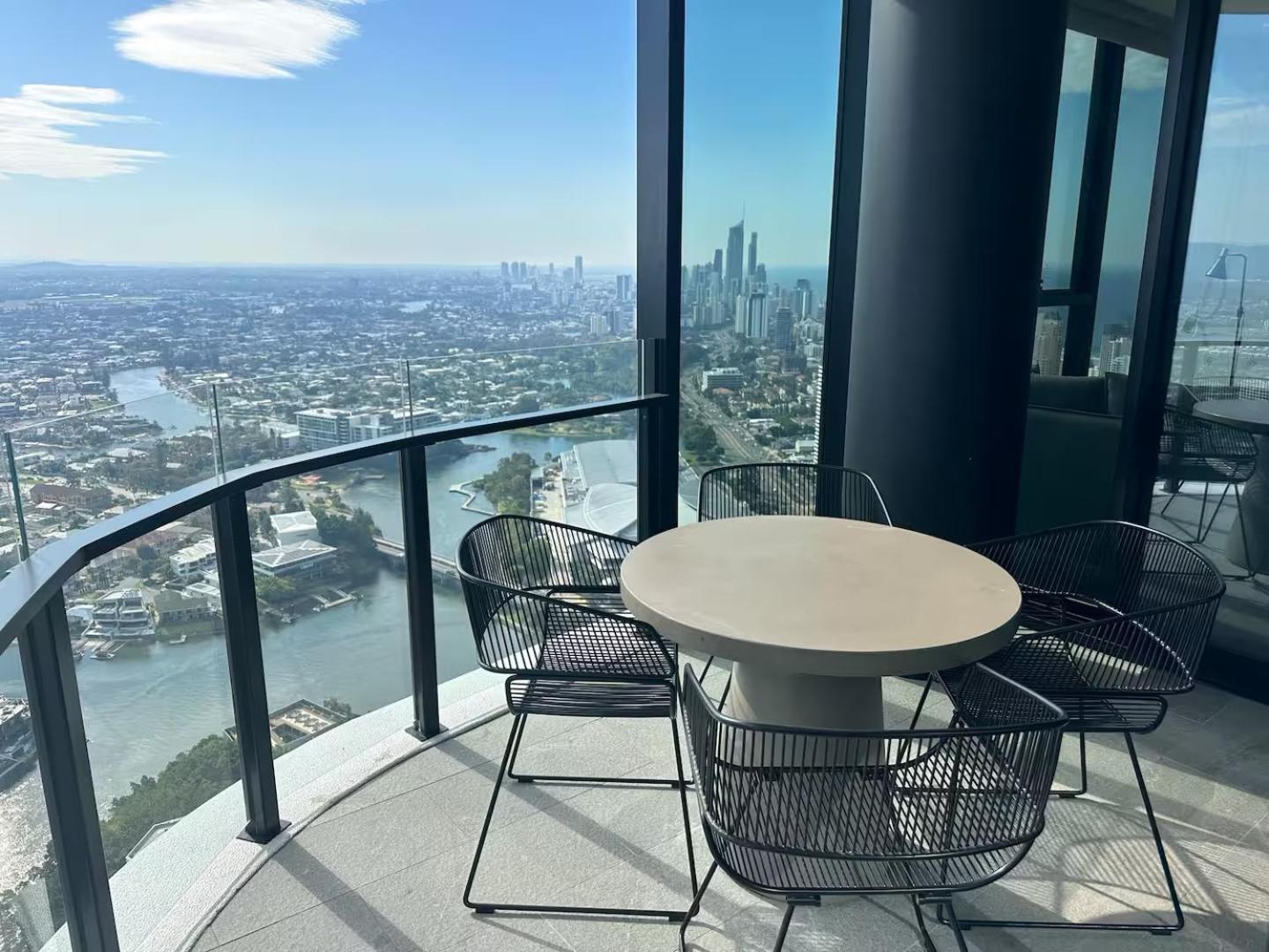Azure Skyline Casino Residences Aparthotel