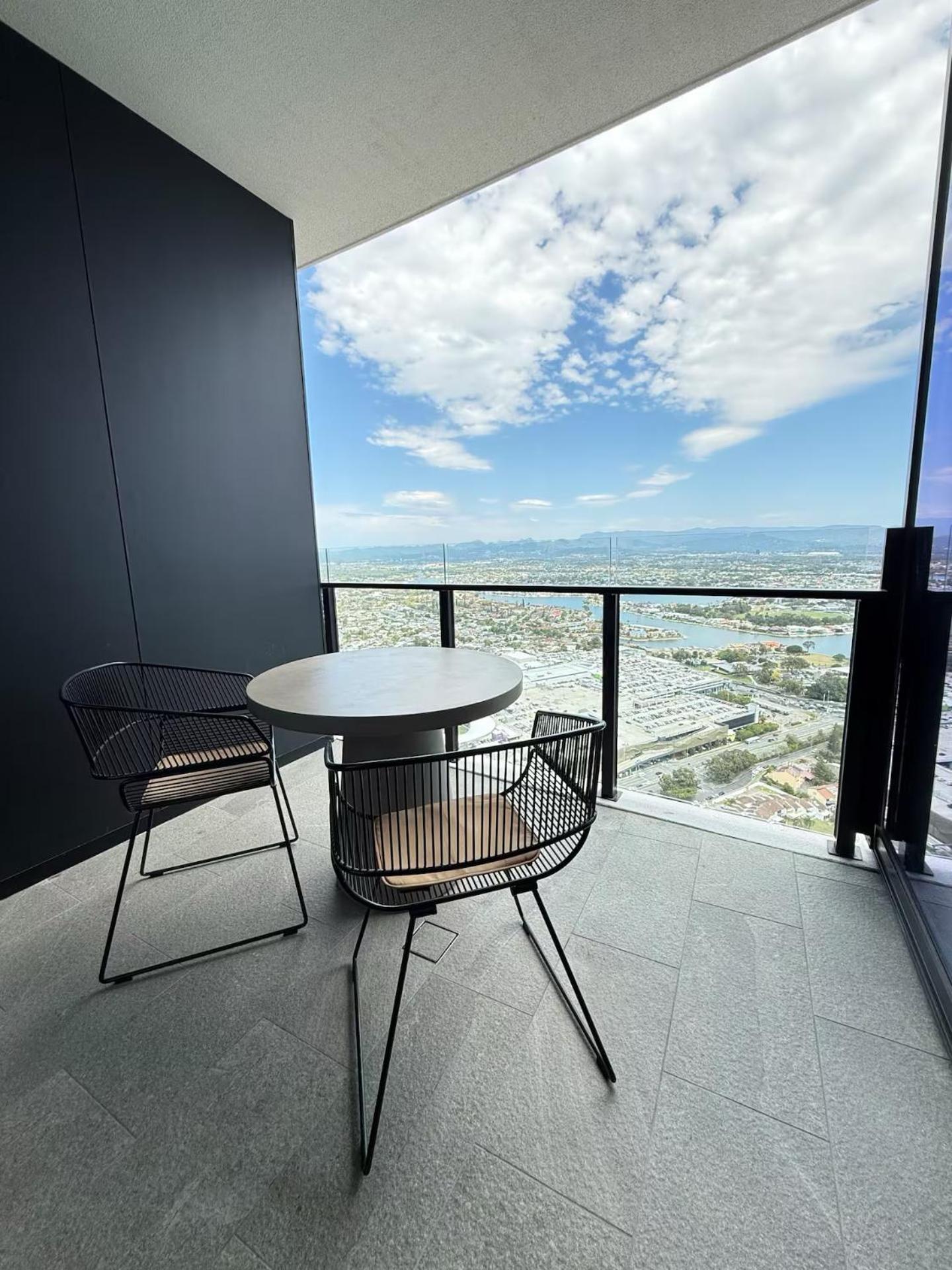 Aparthotel Azure Skyline Casino Residences