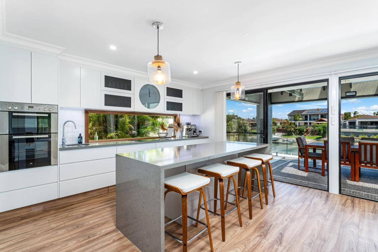 Luxury Waterside Oasis *