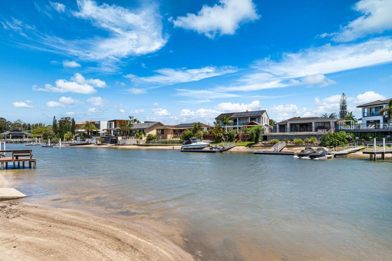 Luxury Waterside Oasis