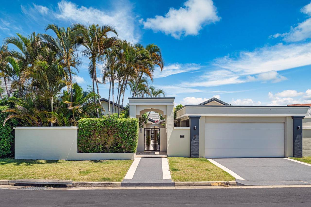 Luxury Waterside Oasis Holiday home *
