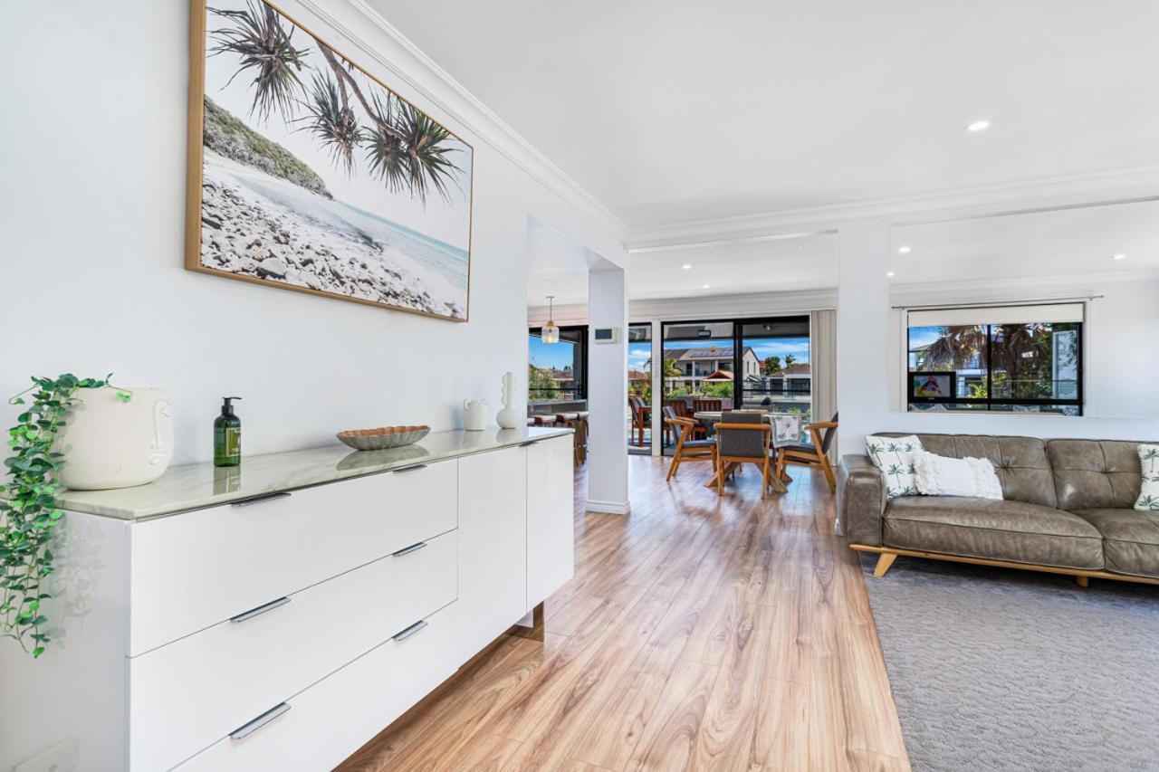 Luxury Waterside Oasis Holiday home
