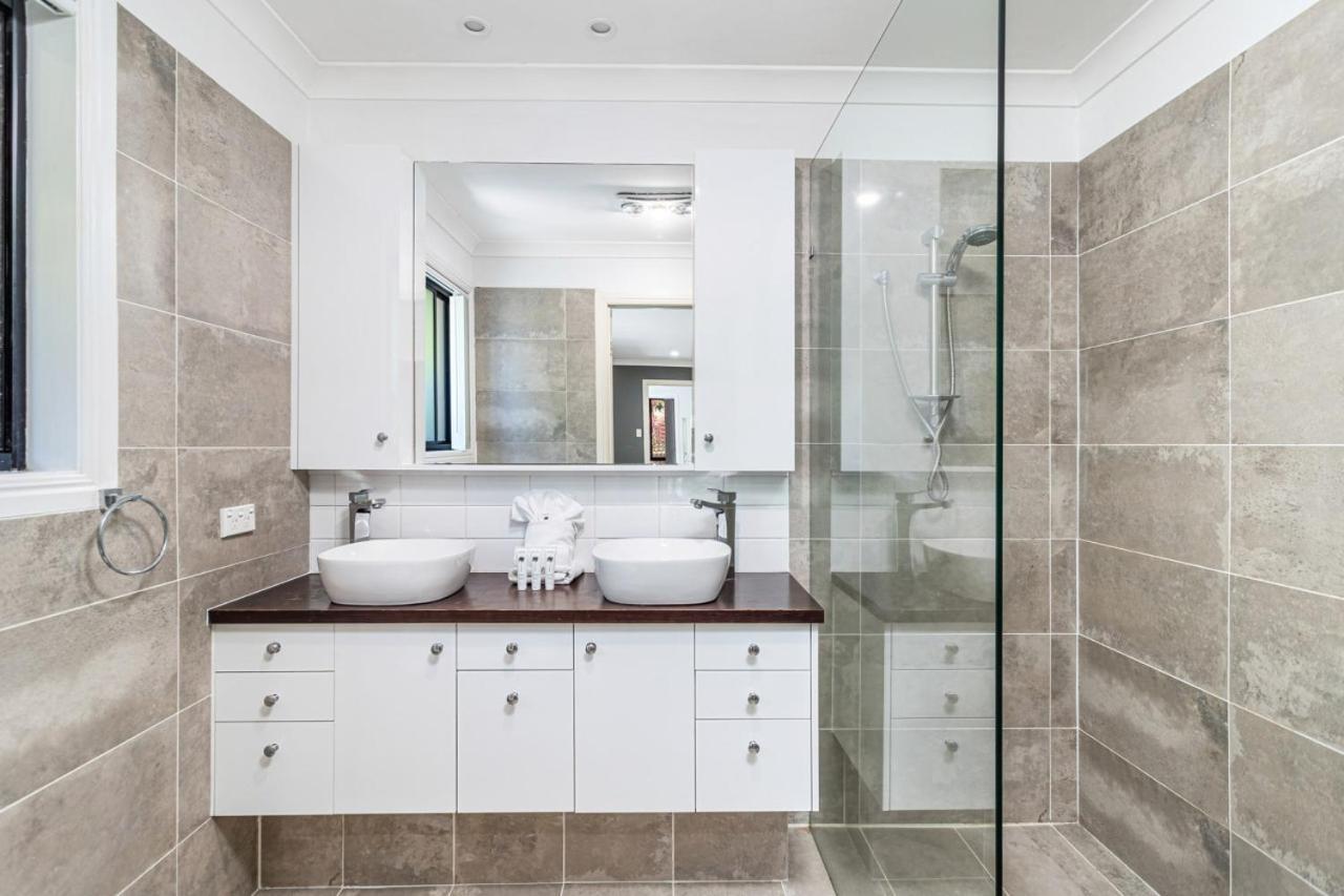Luxury Waterside Oasis Holiday home *