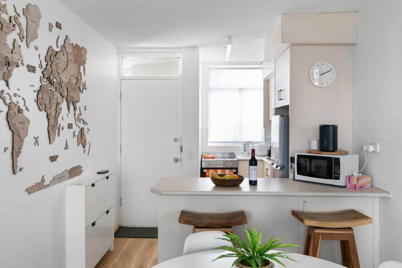 The Suntide - Beachfront 2bedroom Unit At Surfers With Parking And Netflix Apartment Gold Coast