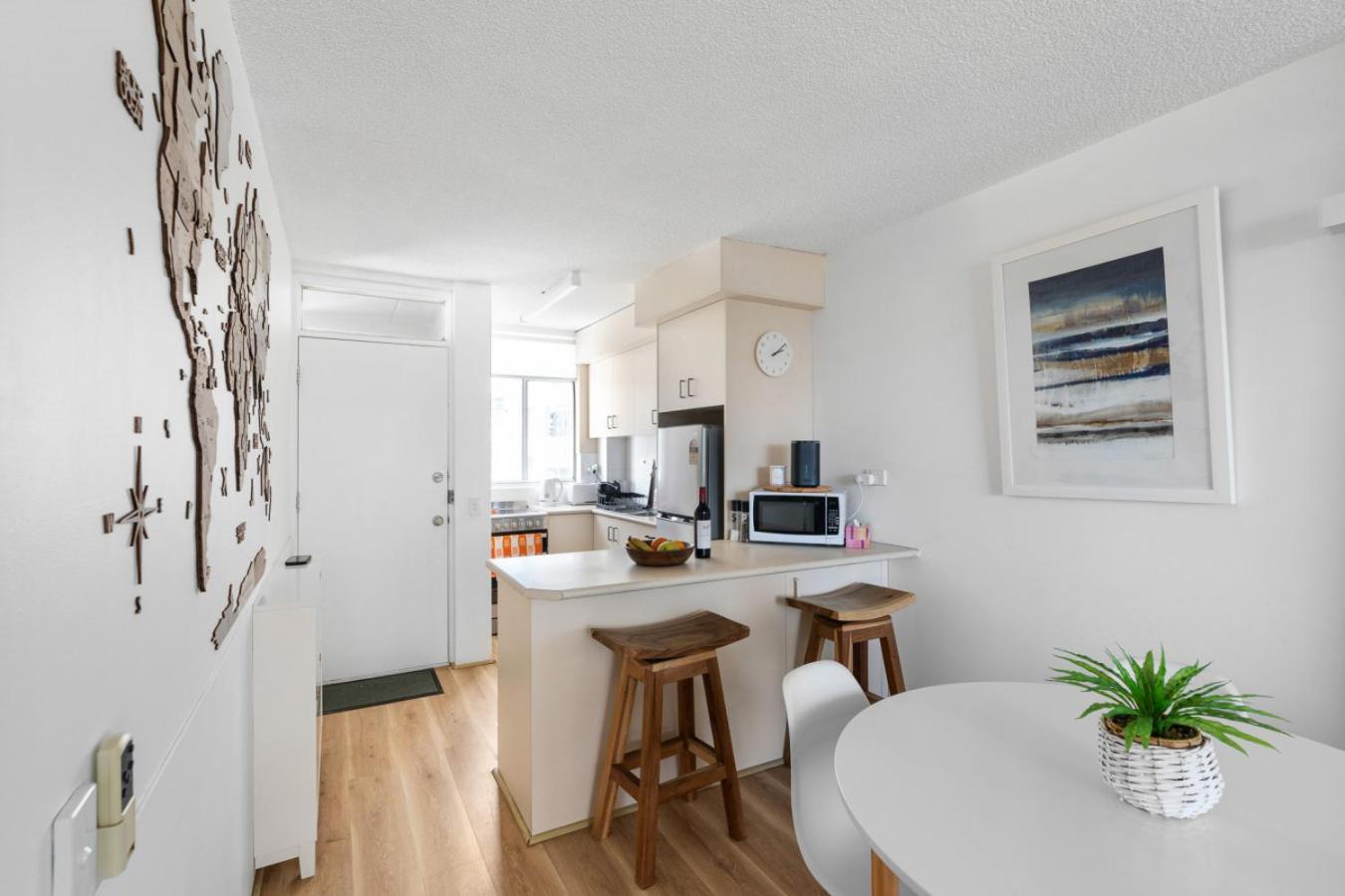 Apartment The Suntide - Beachfront 2bedroom Unit At Surfers With Parking And Netflix *