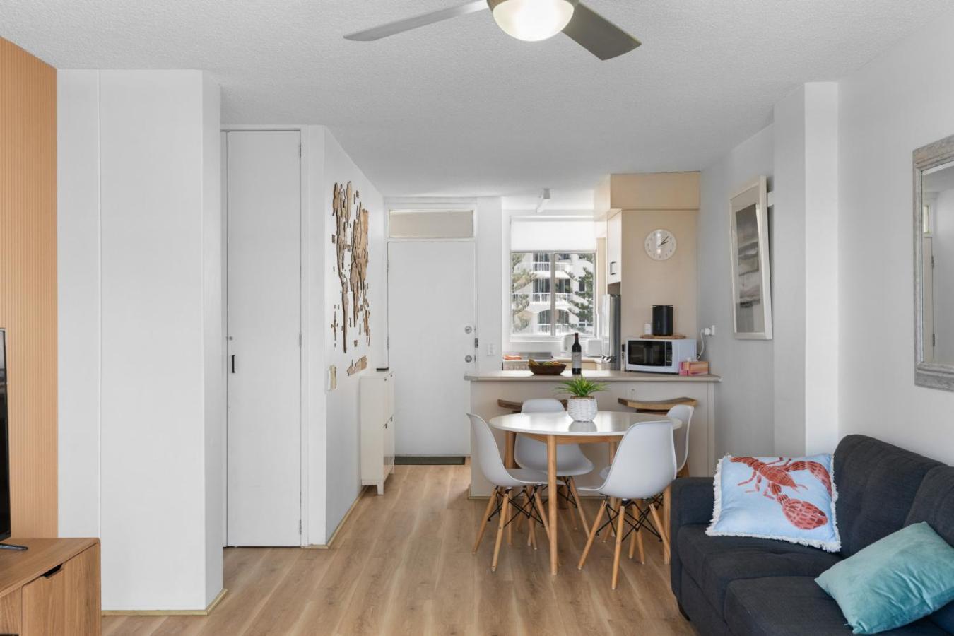The Suntide - Beachfront 2bedroom Unit At Surfers With Parking And Netflix Apartment Gold Coast