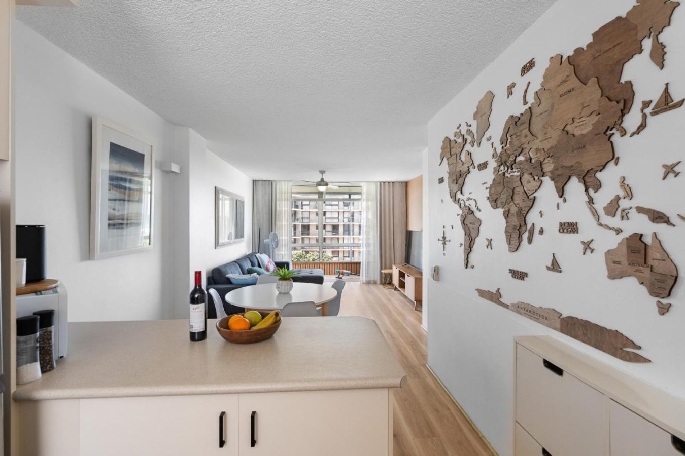 The Suntide - Beachfront 2bedroom Unit At Surfers With Parking And Netflix