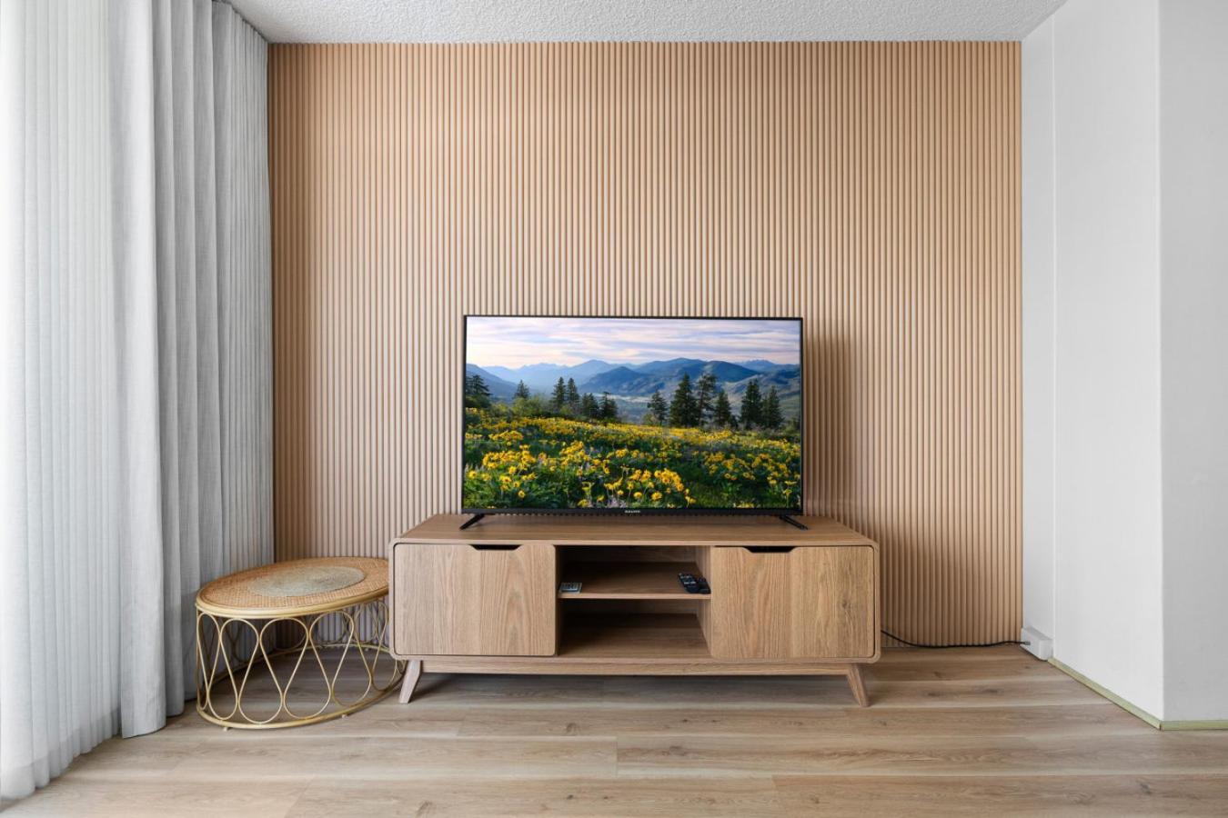 Apartment The Suntide - Beachfront 2bedroom Unit At Surfers With Parking And Netflix