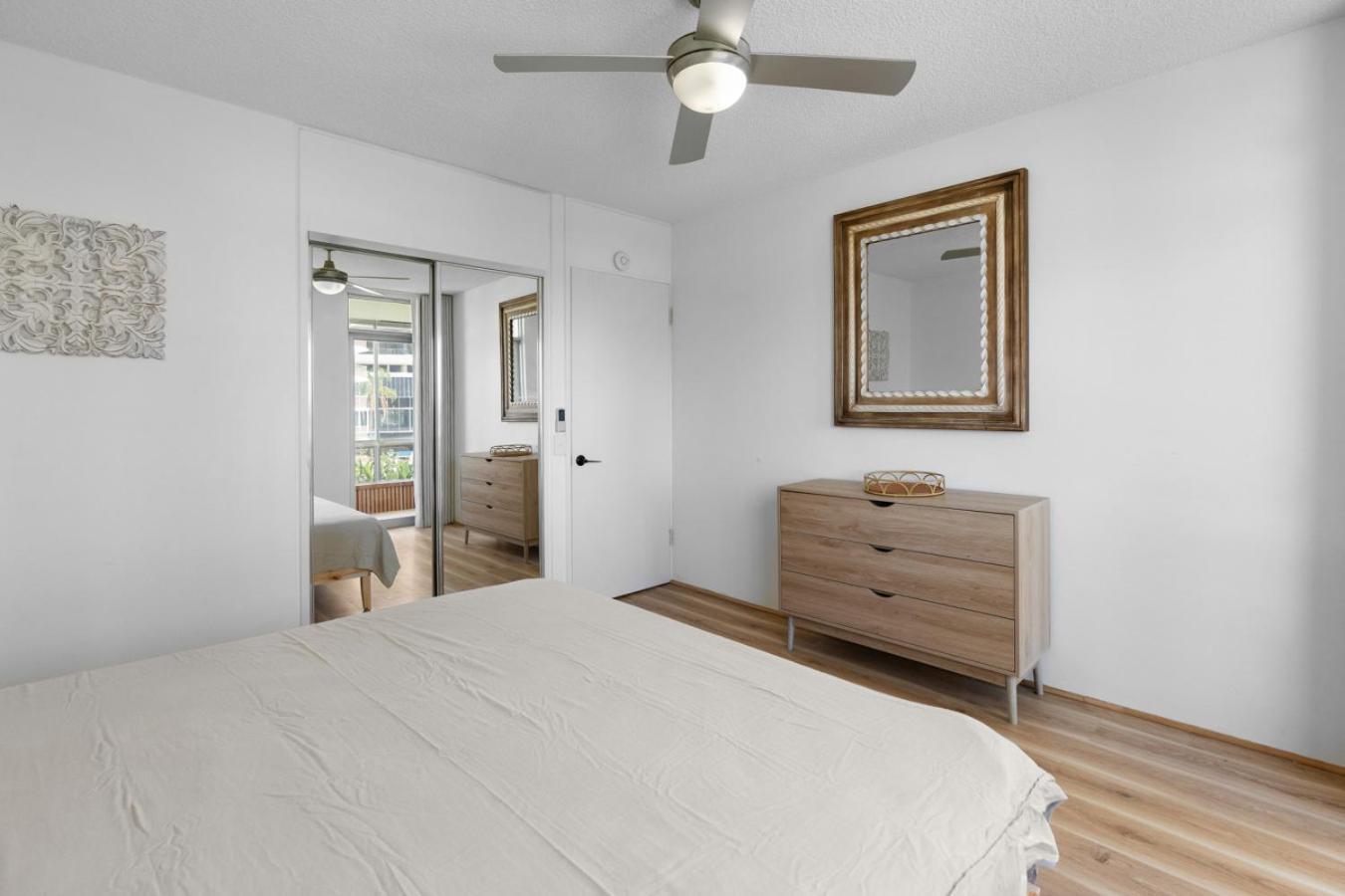 Apartment The Suntide - Beachfront 2bedroom Unit At Surfers With Parking And Netflix Gold Coast