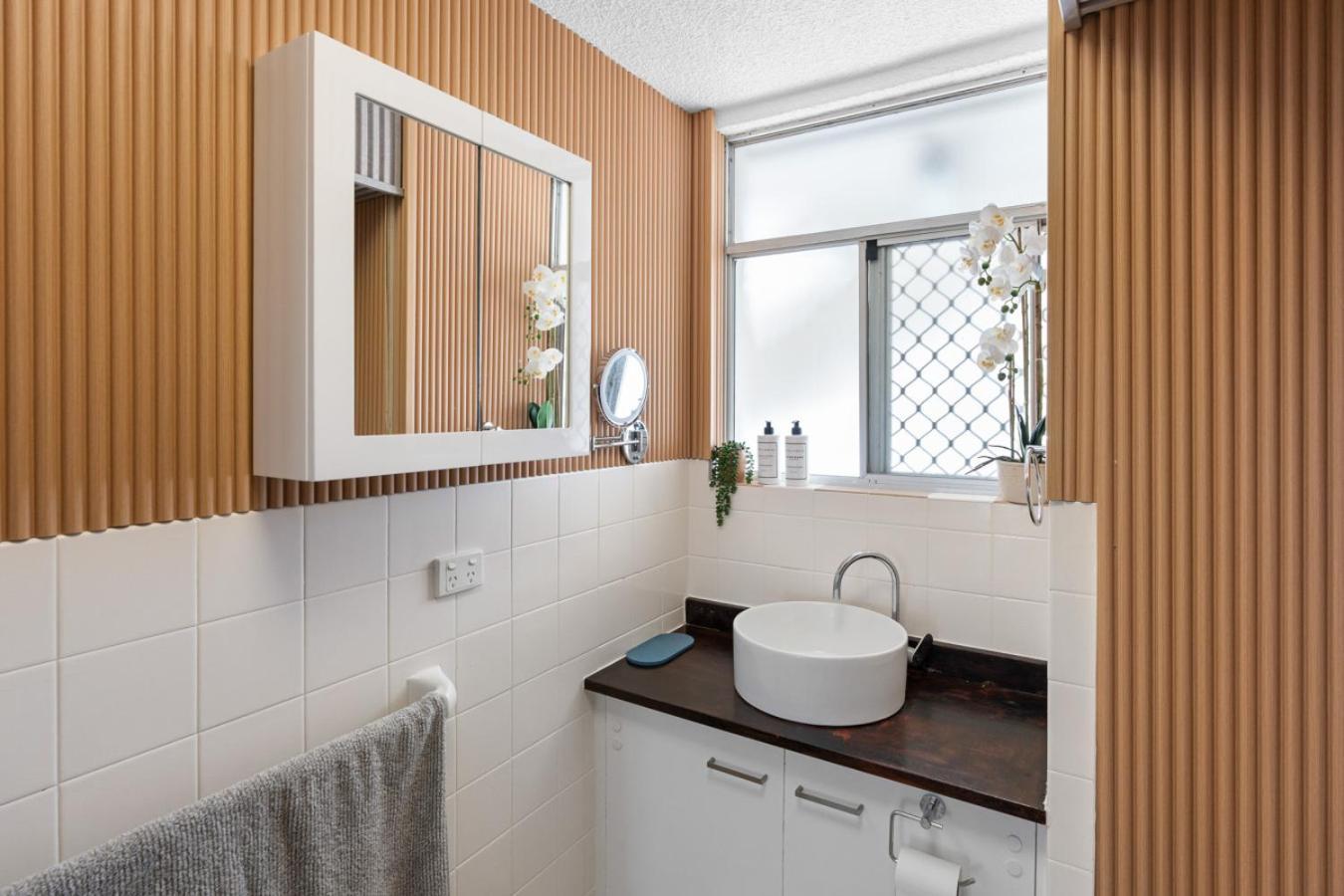 The Suntide - Beachfront 2bedroom Unit At Surfers With Parking And Netflix *