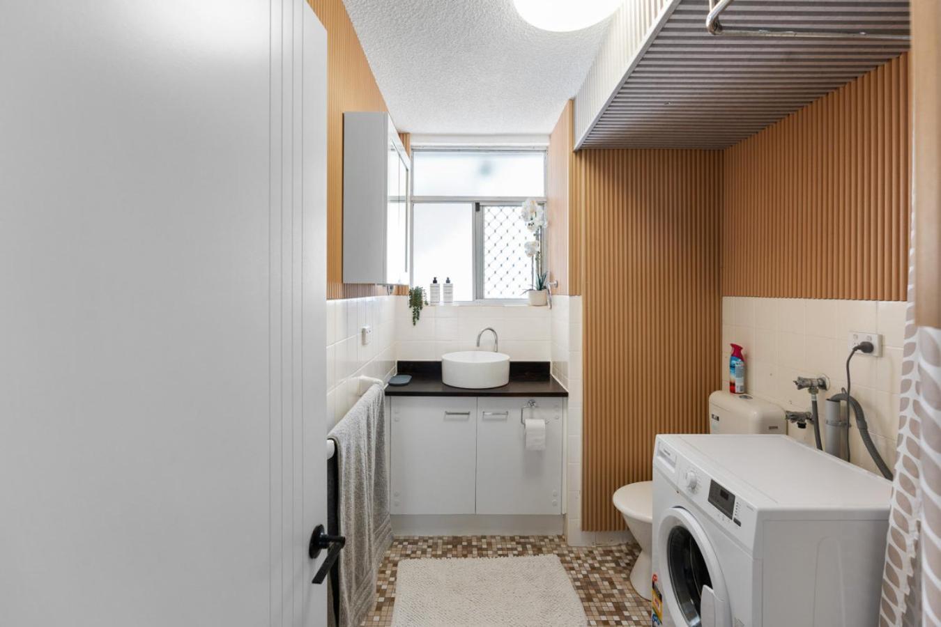 The Suntide - Beachfront 2bedroom Unit At Surfers With Parking And Netflix