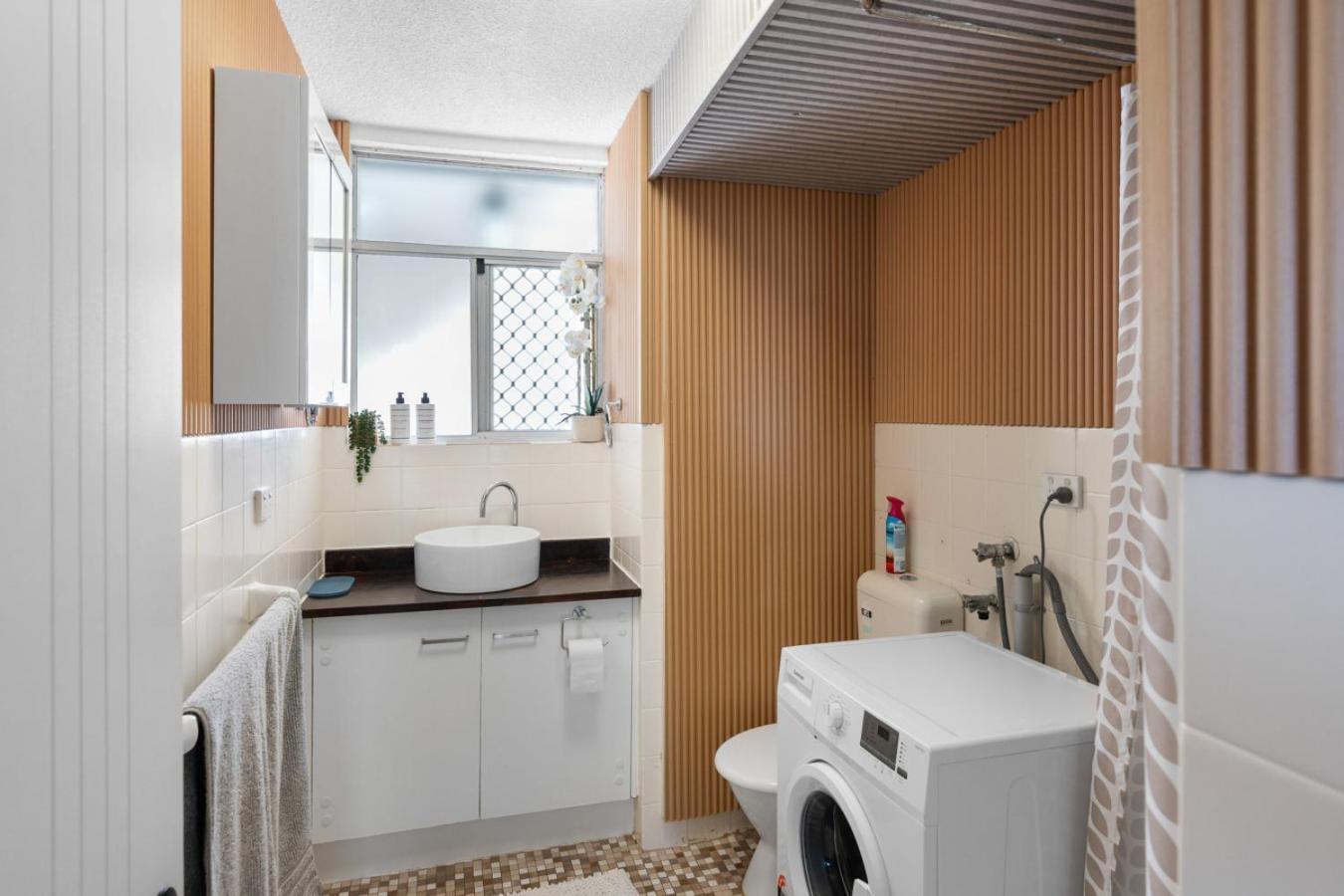 The Suntide - Beachfront 2bedroom Unit At Surfers With Parking And Netflix Apartment *