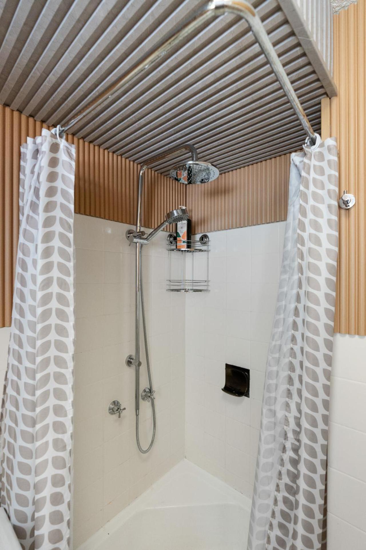 The Suntide - Beachfront 2bedroom Unit At Surfers With Parking And Netflix *