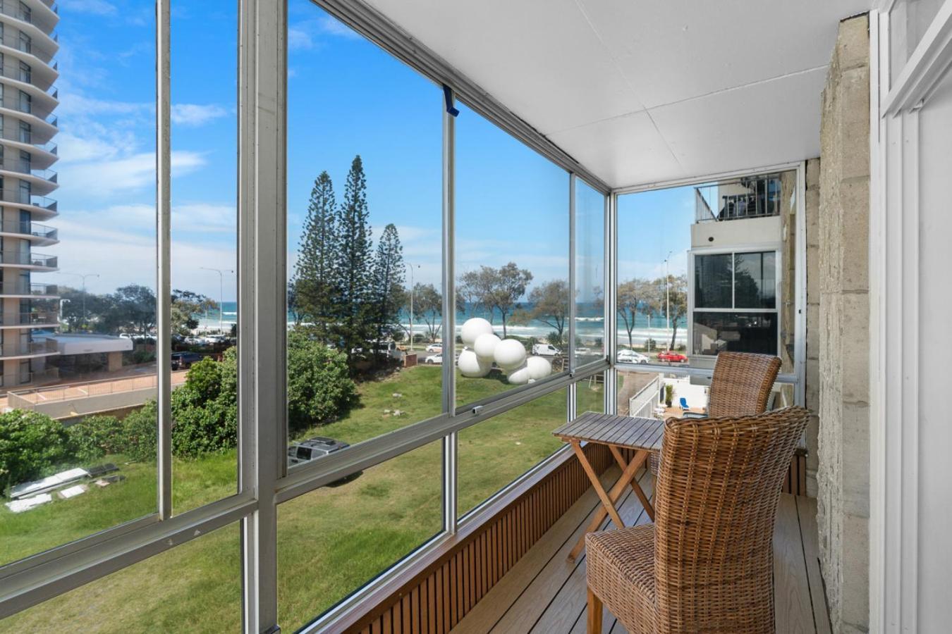 The Suntide - Beachfront 2bedroom Unit At Surfers With Parking And Netflix Apartment