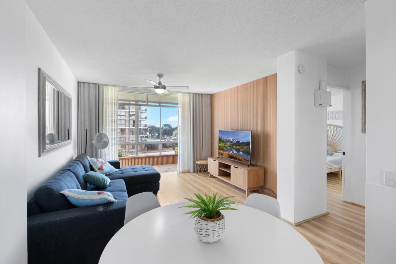 Apartment The Suntide - Beachfront 2bedroom Unit At Surfers With Parking And Netflix *