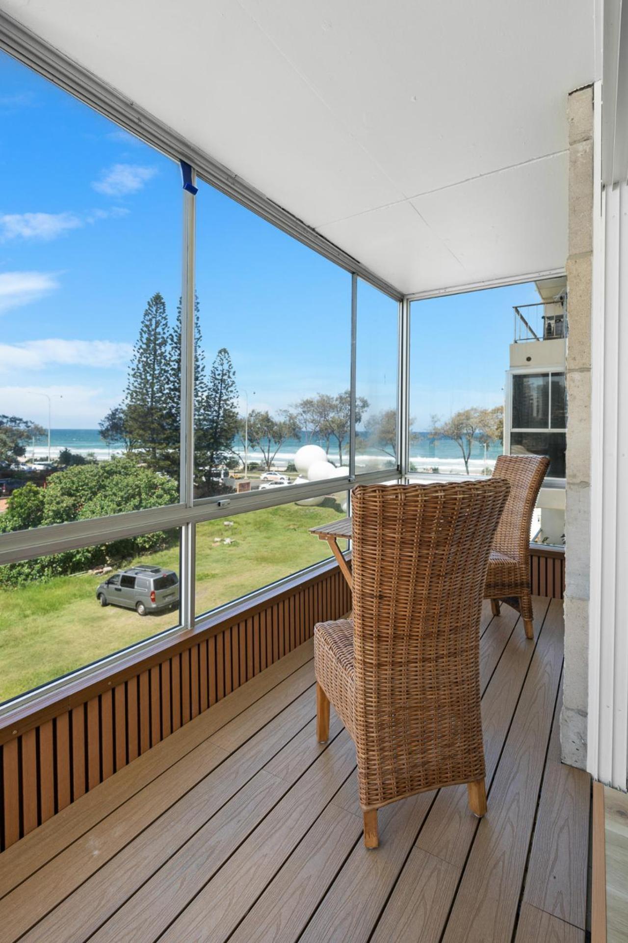 Apartment The Suntide - Beachfront 2bedroom Unit At Surfers With Parking And Netflix *