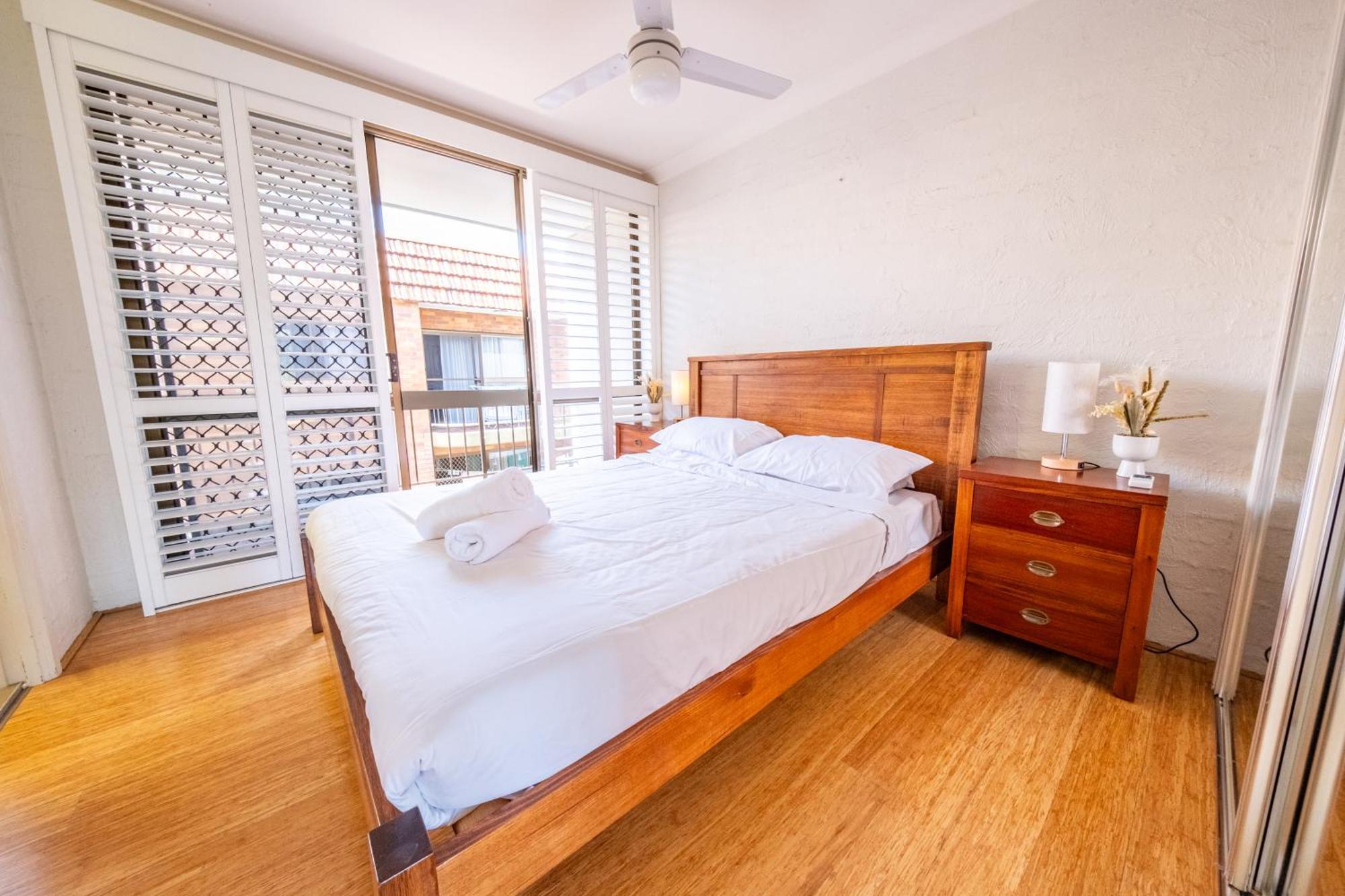 Sunbury Broadbeach * Gold Coast