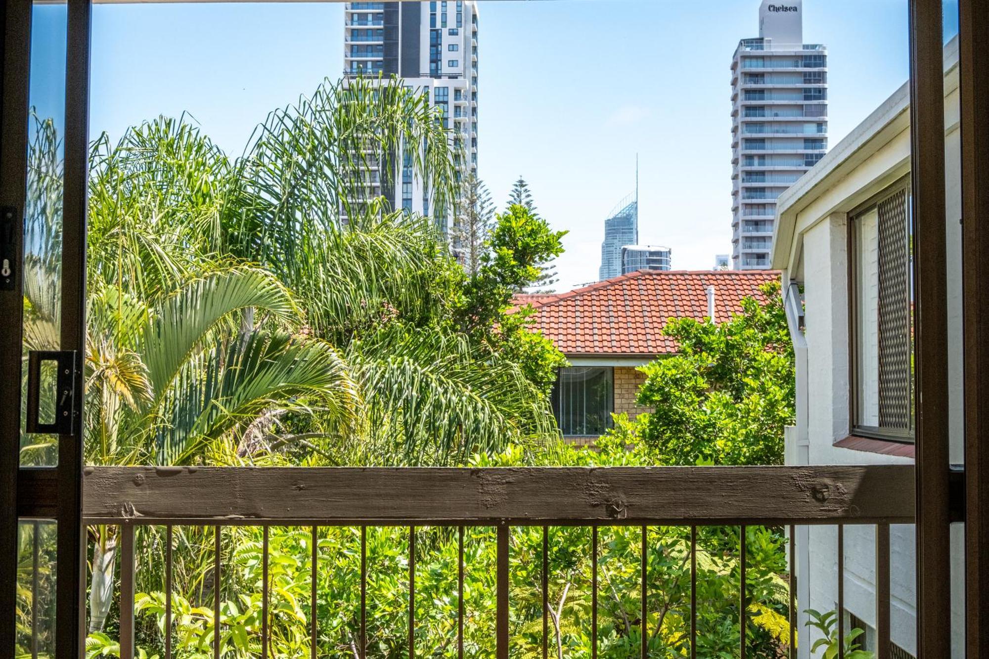 Sunbury Broadbeach Apartment