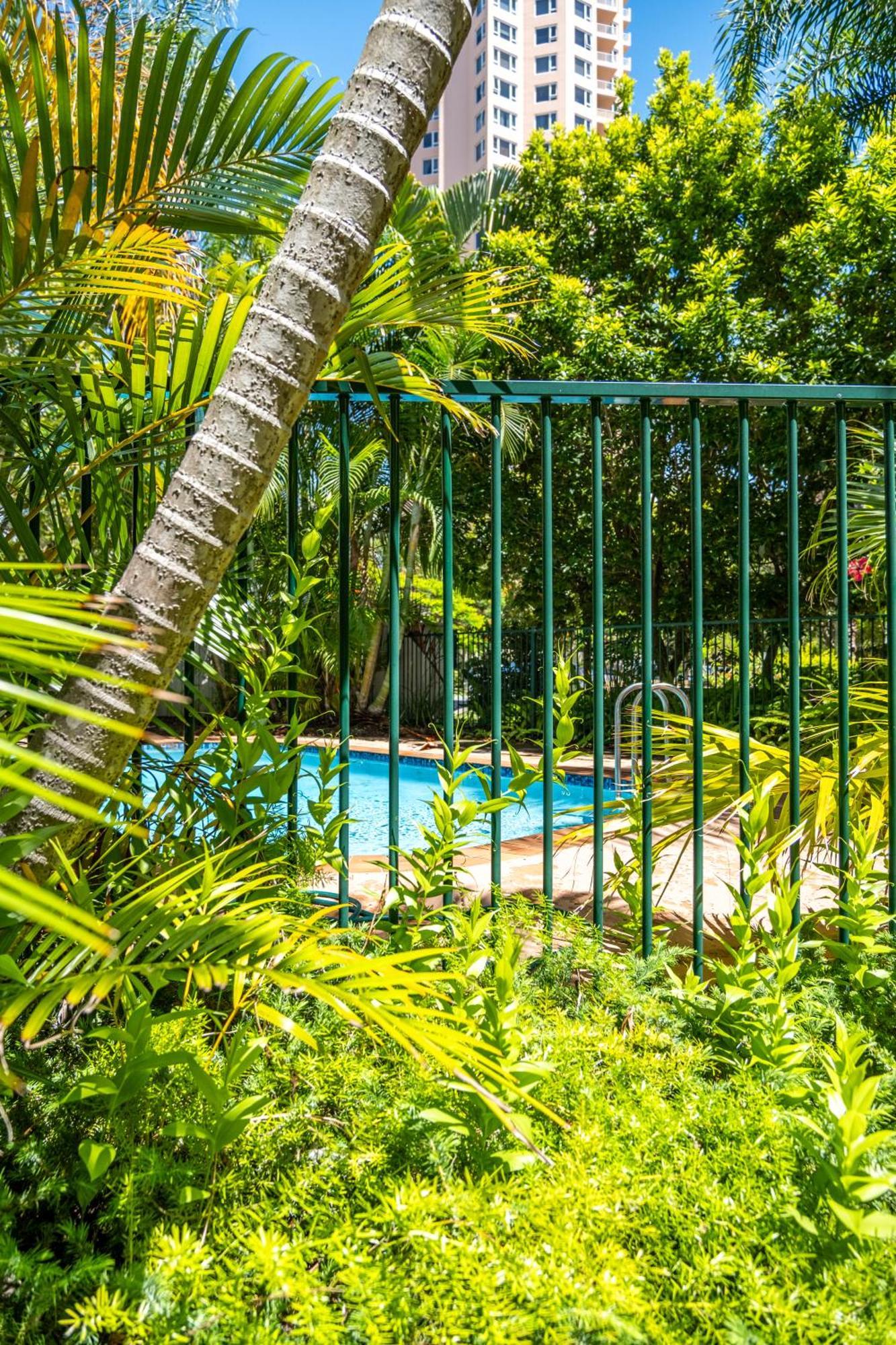 Sunbury Broadbeach * Gold Coast