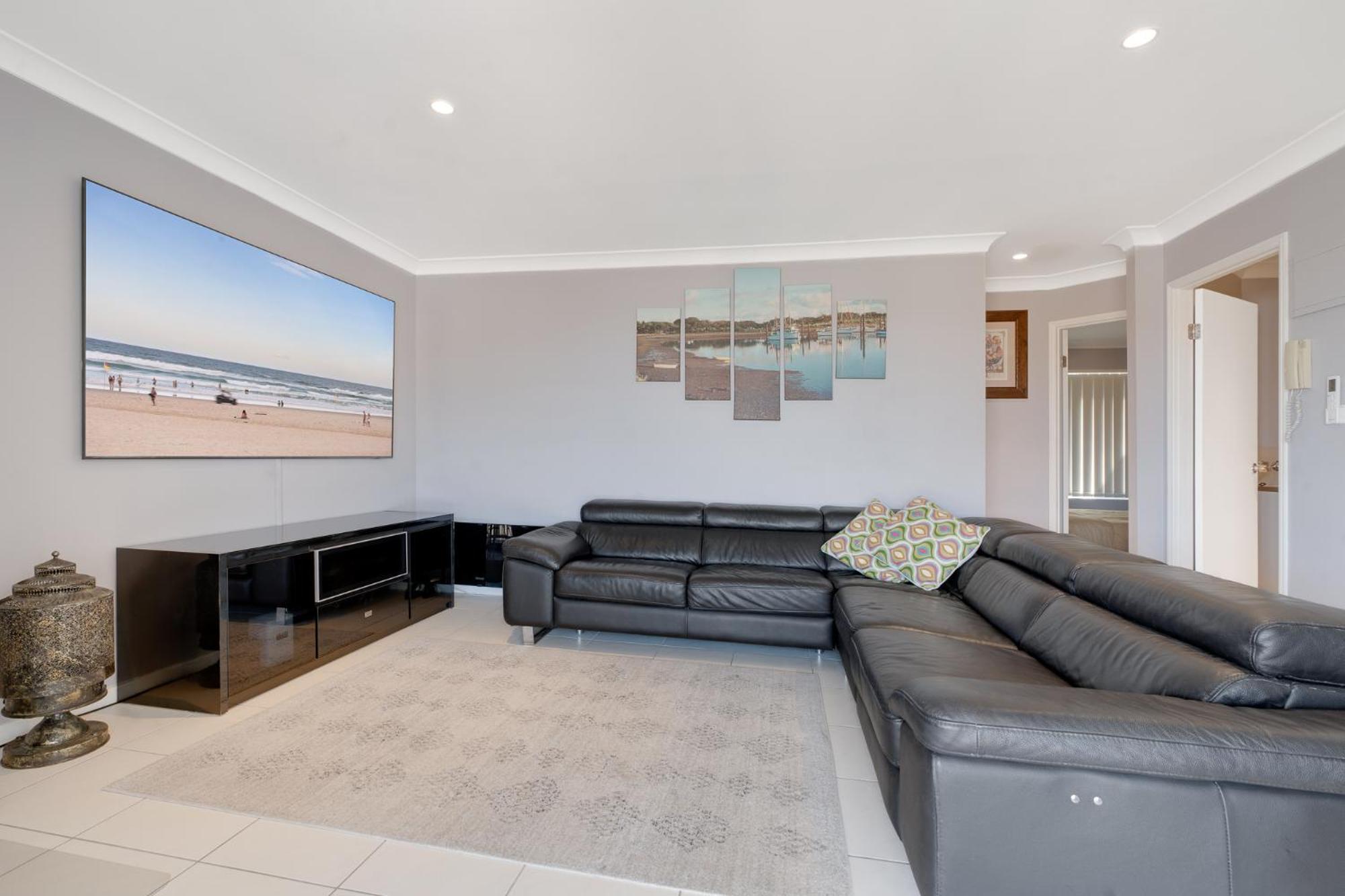 Apartment 2b Broadwater Views In Labrador *