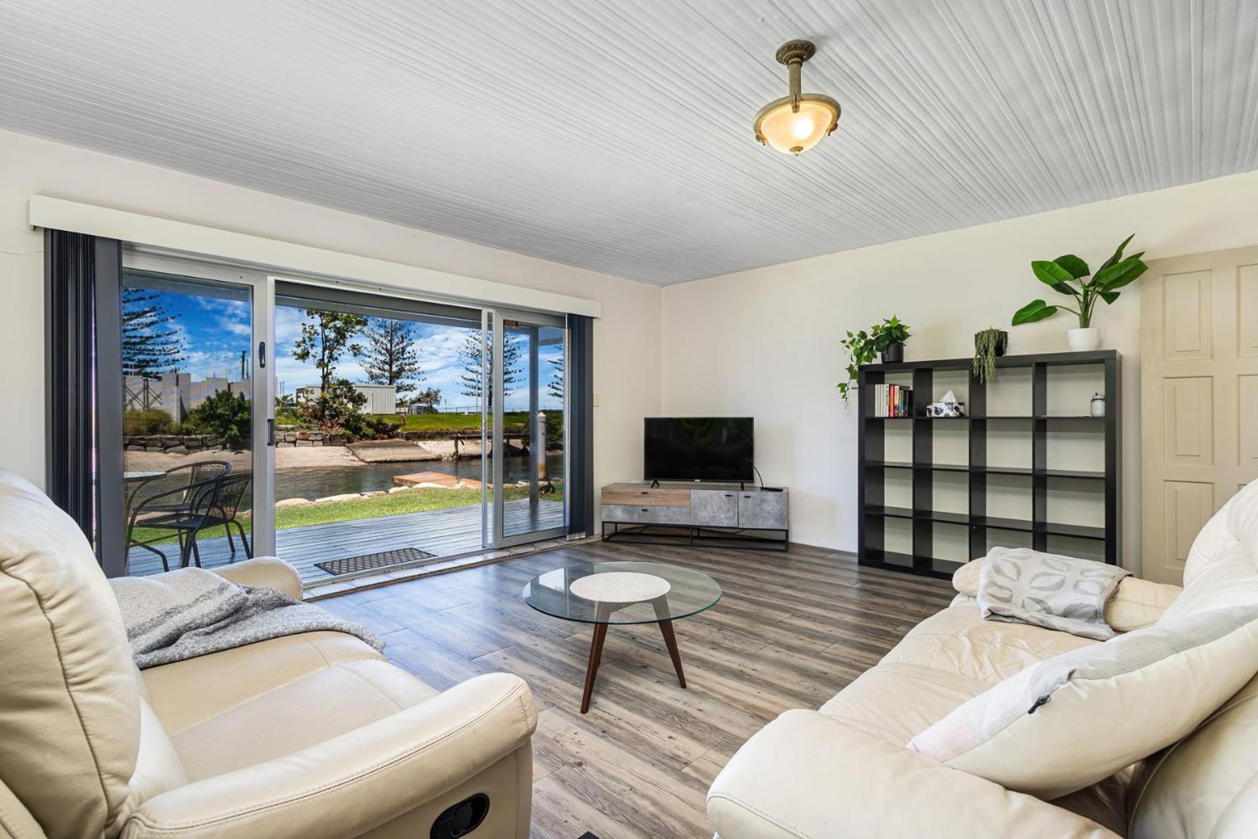Apartment Canal Luxury Living & Boat Ramp