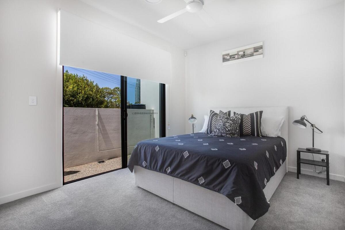 Luxe Capri 5br Villa, Heated Pool, Steps To Gold Coast