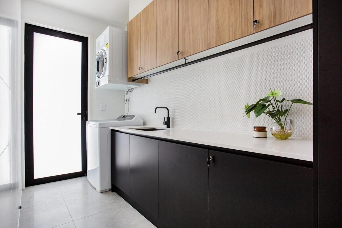 Luxe Capri 5br Villa, Heated Pool, Steps To Holiday home *