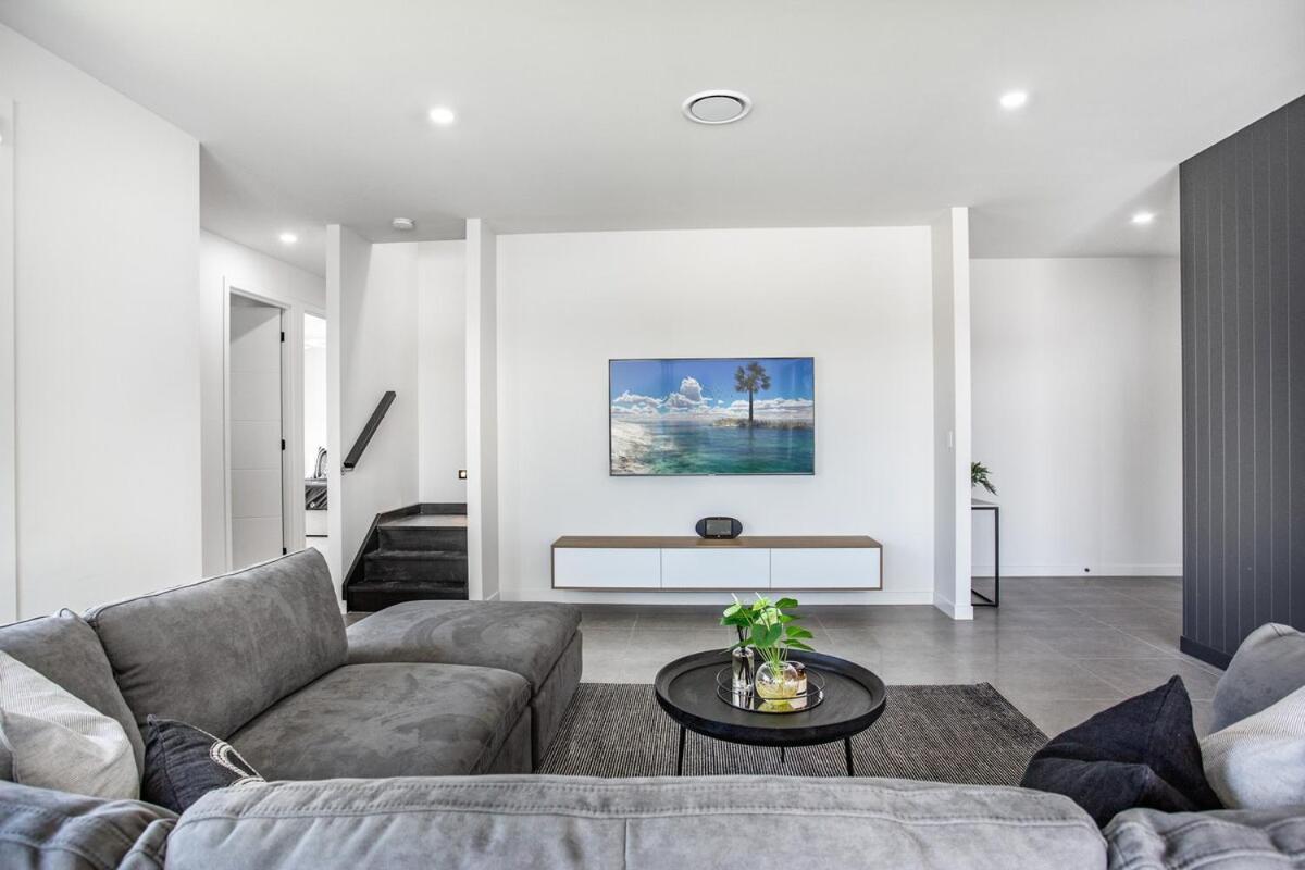 Luxe Capri 5br Villa, Heated Pool, Steps To * Gold Coast