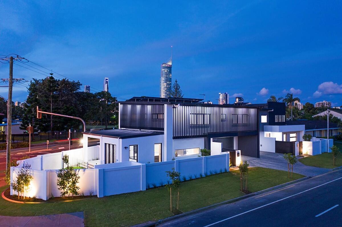 Luxe Capri 5br Villa, Heated Pool, Steps To * Gold Coast