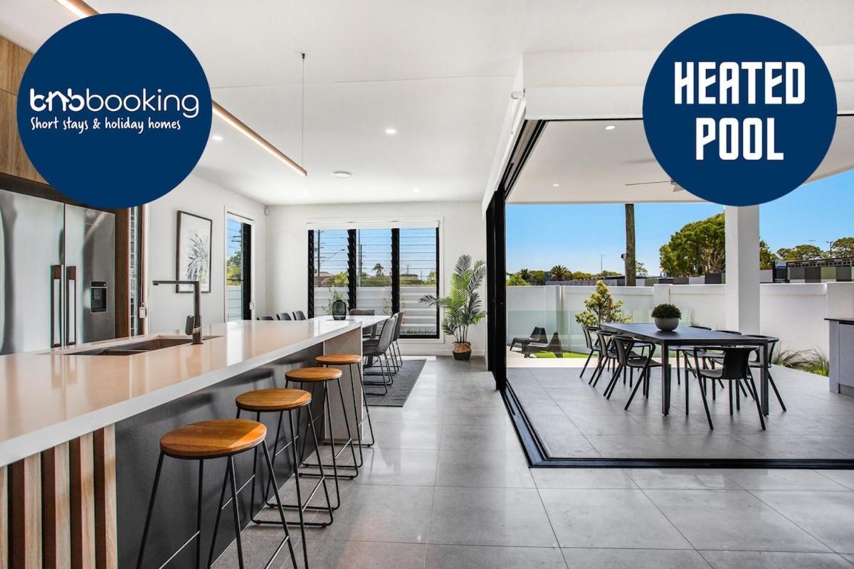 Luxe Capri 5br Villa, Heated Pool, Steps To Gold Coast