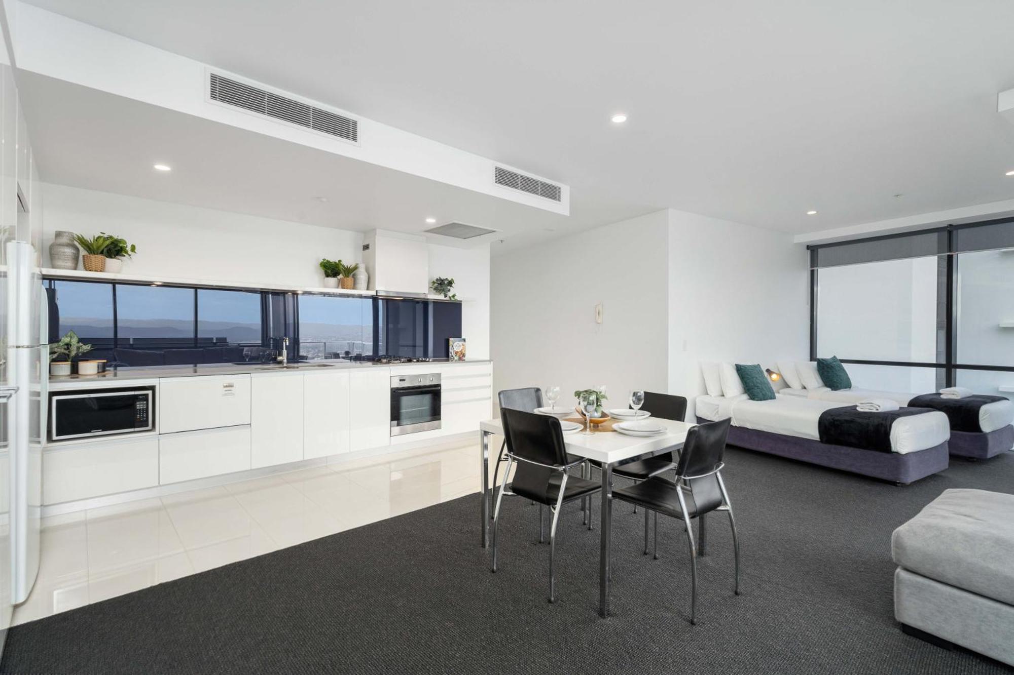 Beautiful Hinterland Views! - Circle On Cavill - Self Contained & Privately Managed Apartment Gold Coast