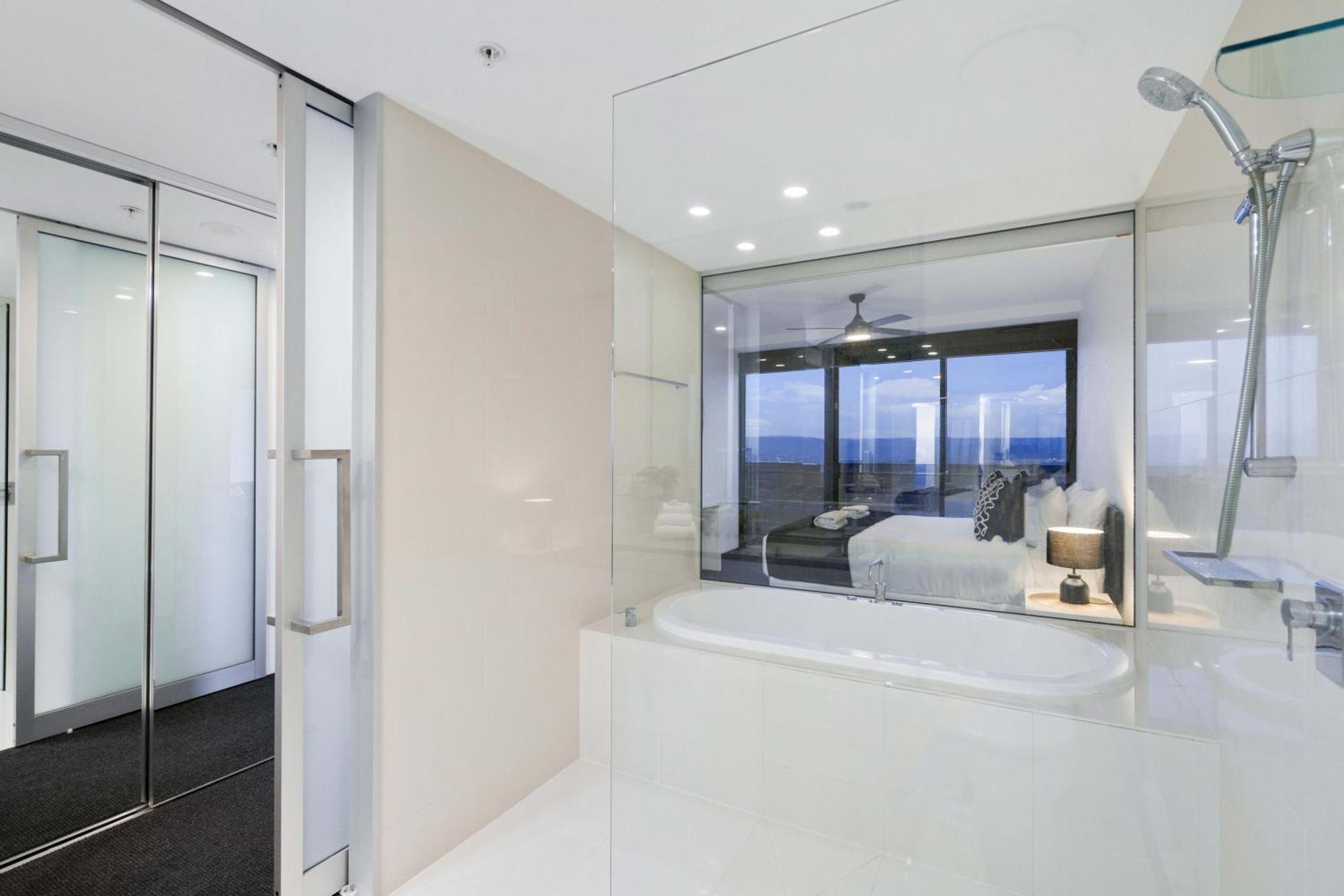Beautiful Hinterland Views! - Circle On Cavill - Self Contained & Privately Managed Gold Coast