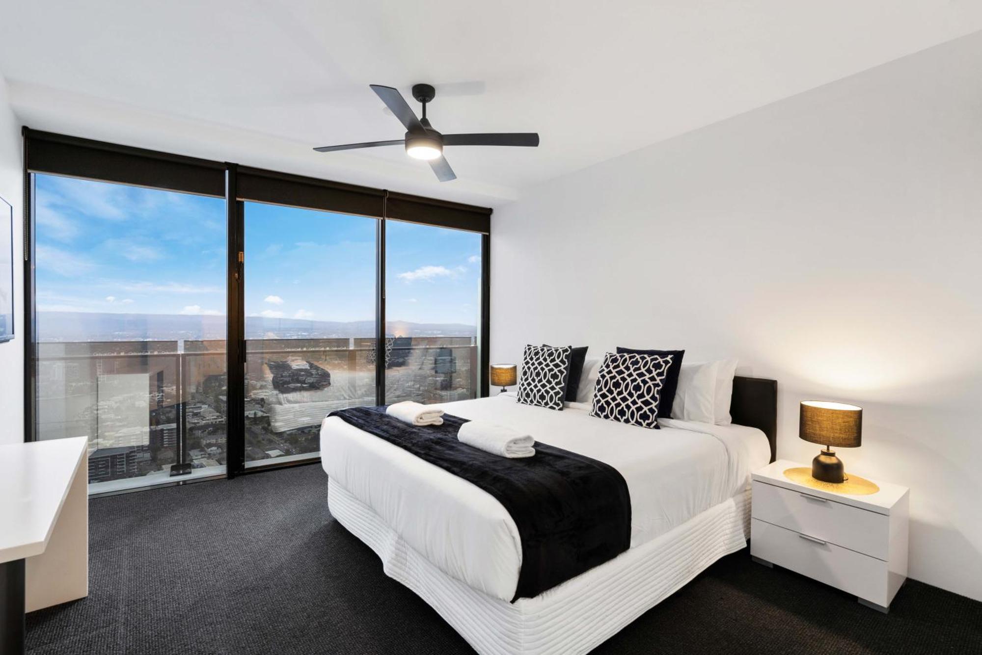 Beautiful Hinterland Views! - Circle On Cavill - Self Contained & Privately Managed Apartment