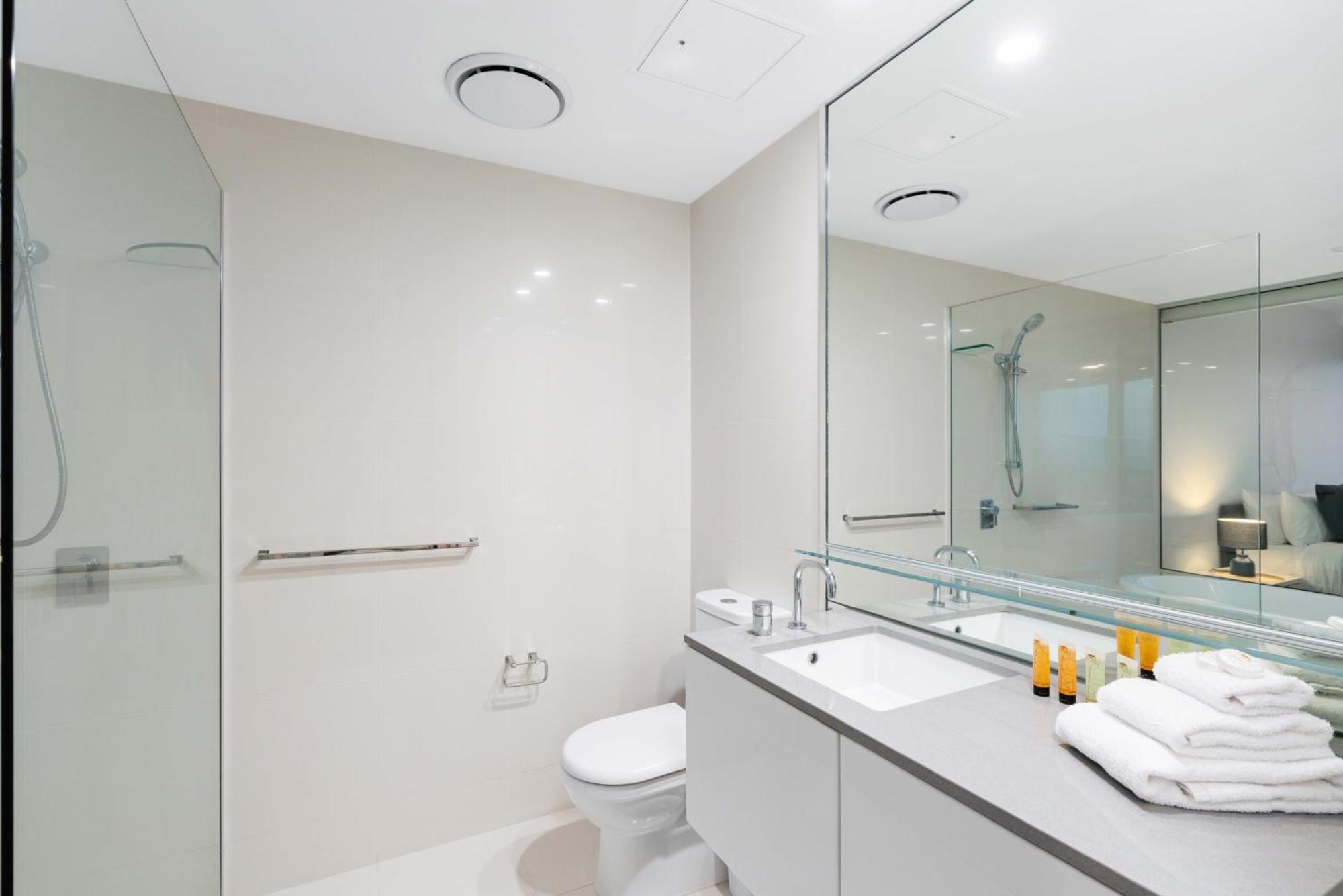 Apartment Beautiful Hinterland Views! - Circle On Cavill - Self Contained & Privately Managed