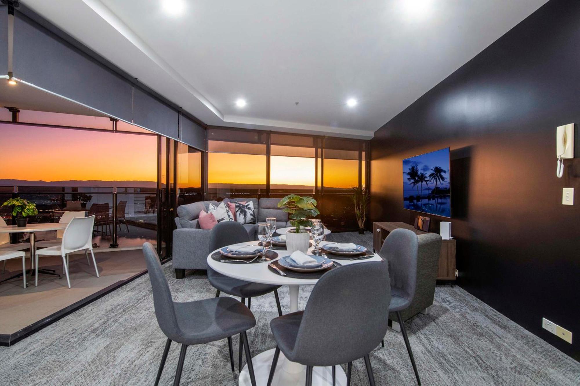 Apartment Beautiful Hinterland Views! - Circle On Cavill - Self Contained & Privately Managed Gold Coast