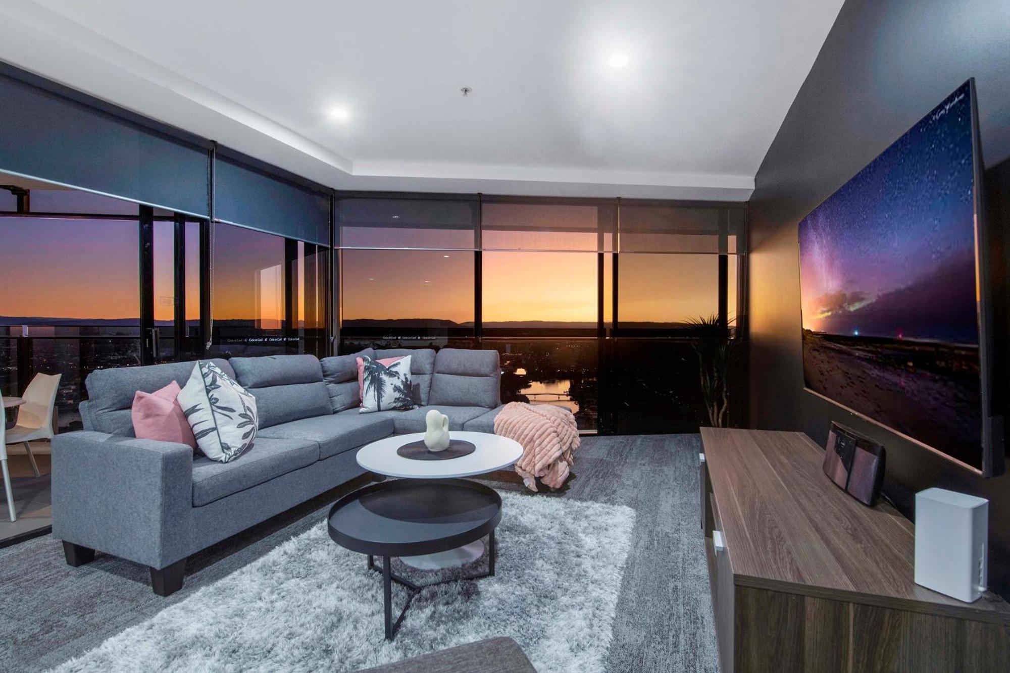 Apartment Beautiful Hinterland Views! - Circle On Cavill - Self Contained & Privately Managed Gold Coast