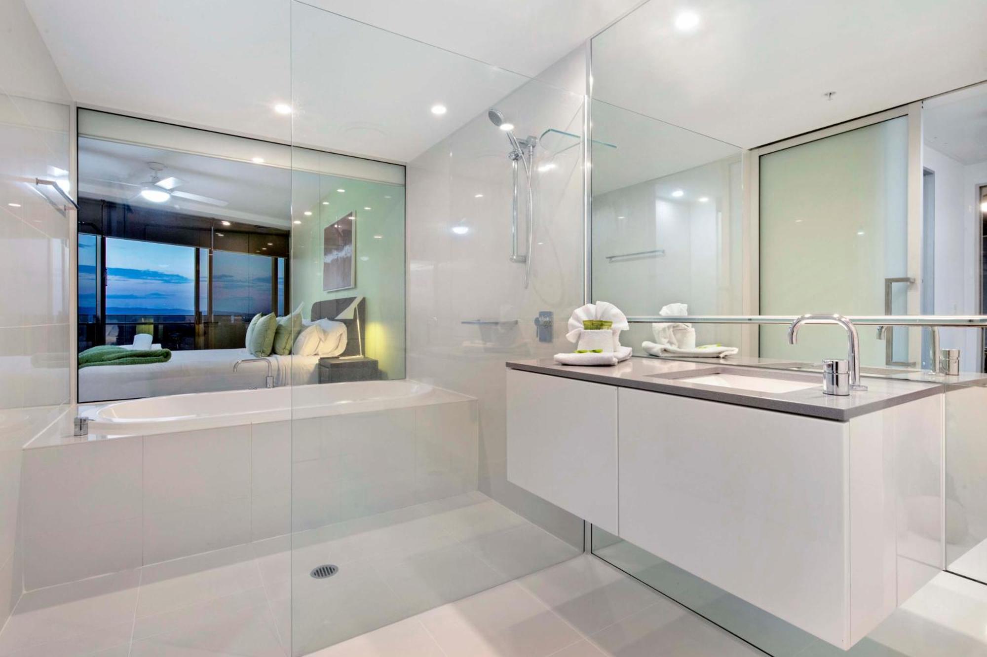 Beautiful Hinterland Views! - Circle On Cavill - Self Contained & Privately Managed Apartment