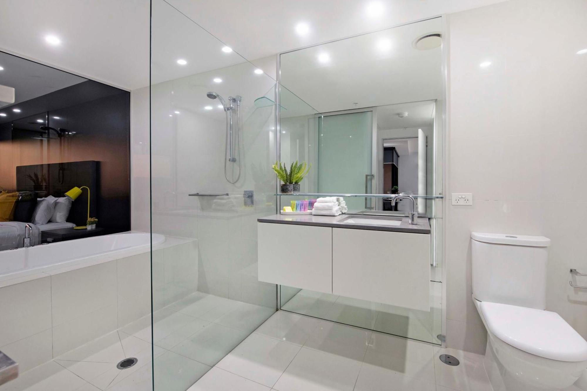 Apartment Beautiful Hinterland Views! - Circle On Cavill - Self Contained & Privately Managed *