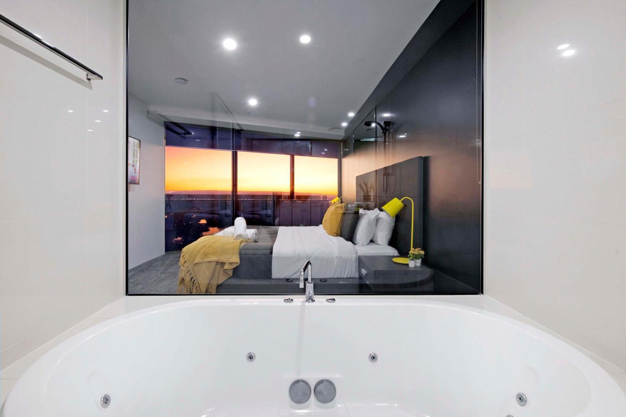 Apartment Beautiful Hinterland Views! - Circle On Cavill - Self Contained & Privately Managed